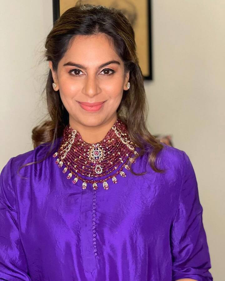 మెగాస్టార్ కోడలు, రామ్ చరణ్ భార్య ఉపాసన.. మెగాఫ్యామిలీ వేడుకలు అవ్వగానే తన పుట్టింటివారితో కలిసి వేడుకలు జరుపుకుంది. (Photo Courtesy: Instagram)