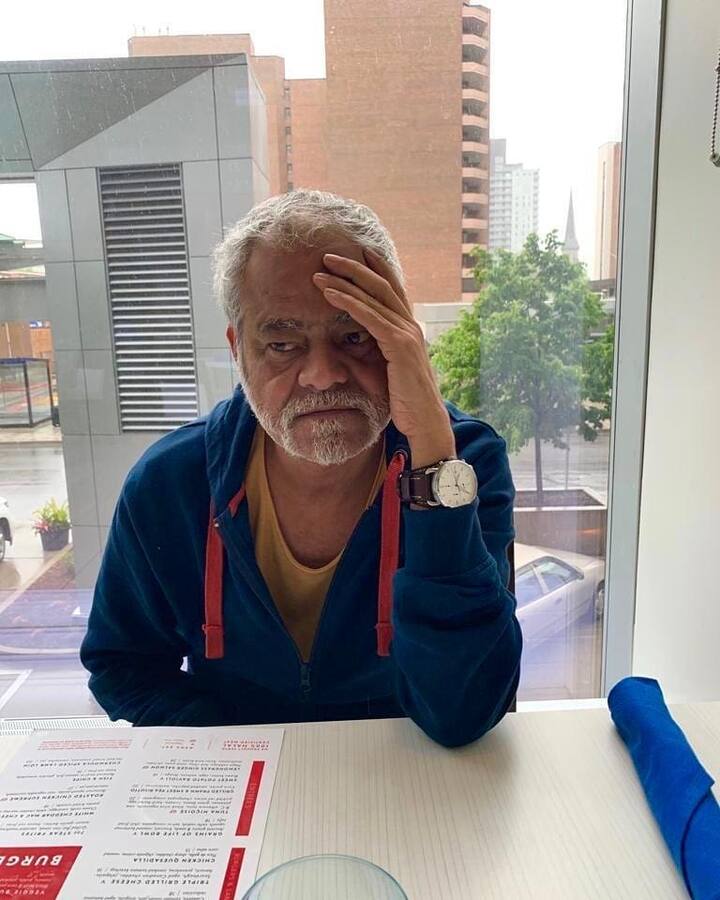 एक बार संजय ने टीवी सीरियल ‘चाणक्य’ के लिए 20 से ज्यादा टेक दिए थे. तब डायरेक्टर नाराज होकर सेट छोड़कर चले गए थे और संजय को असिस्टेंट डायरेक्टर के साथ प्रैक्टिस करने के लिए छोड़ दिया गया था.