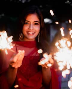 మెగా ఫ్యామిలీ to ఎన్టీఆర్.. సెలబ్రిటీల ఇంట దీపావళి సందడి చిత్రాలు