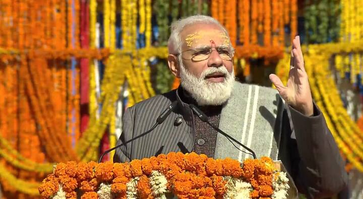 अपने संबोधन में पीएम मोदी ने कहा, आप सभी आदि शंकराचार्य जी की समाधि की पुनर्स्थापना के साक्षी बन रहे हैं. ये भारत की आध्यात्मिक समृद्धि और व्यापकता का बहुत अलौकिक दृश्य है.