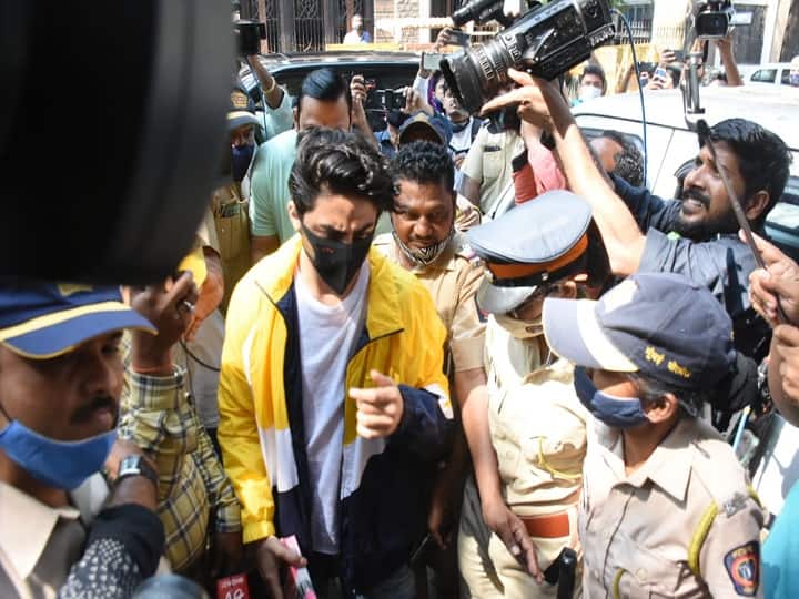 Aryan Khan Drugs Case: हाजिरी लगाने NCB दफ्तर पहुंचे आर्यन खान, मुंबई हाई कोर्ट ने सशर्त दी थी जमानत