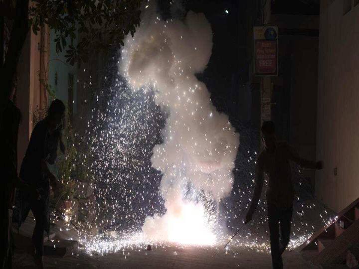 Chennai Air pollution worsened spike in PM2. 5 levels Due to diwali firecrackers Chennai Air pollution | அதிர்ச்சி.. சென்னையில் காற்று மாசுபாட்டின் நிலை இவ்வளவா? இவர்களுக்கெல்லாம் அபாயம்..