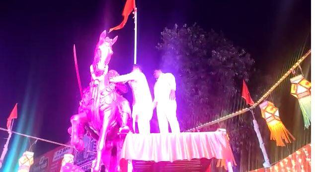 दिवाळीचा सण सर्वत्र मोठ्या उत्साहात साजरा केला जात आहे.