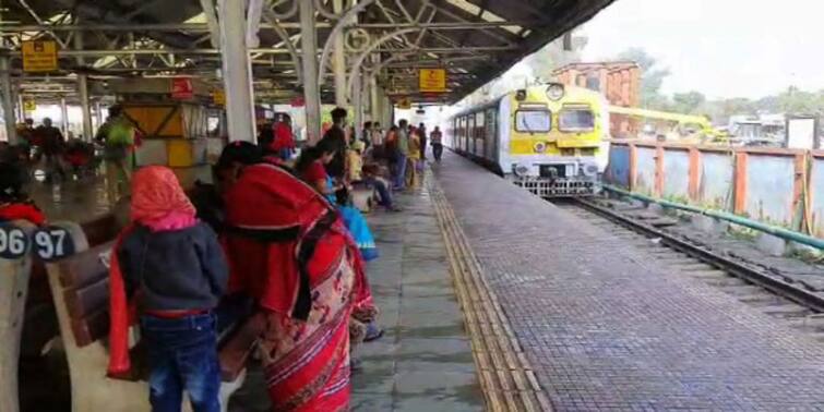 Purulia Local Train: Local train started in Purulia after about 7 months Purulia Local Train: প্রায় ৭ মাস পর পুরুলিয়ায় গড়াল লোকাল ট্রেনের চাকা