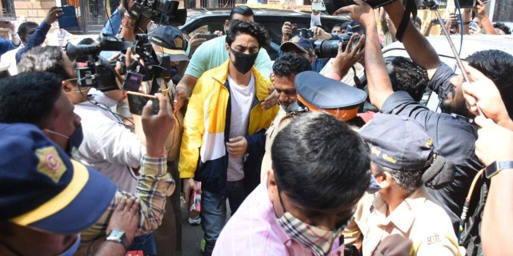 Aryan Khan appears at NCB Office in Mumbai Today After Getting Bail Cruise Drug Case Cruise Drug Case: মাদককাণ্ডে জামিন পাওয়ার পর এনসিবি দফতরে হাজিরা আরিয়ান খানের