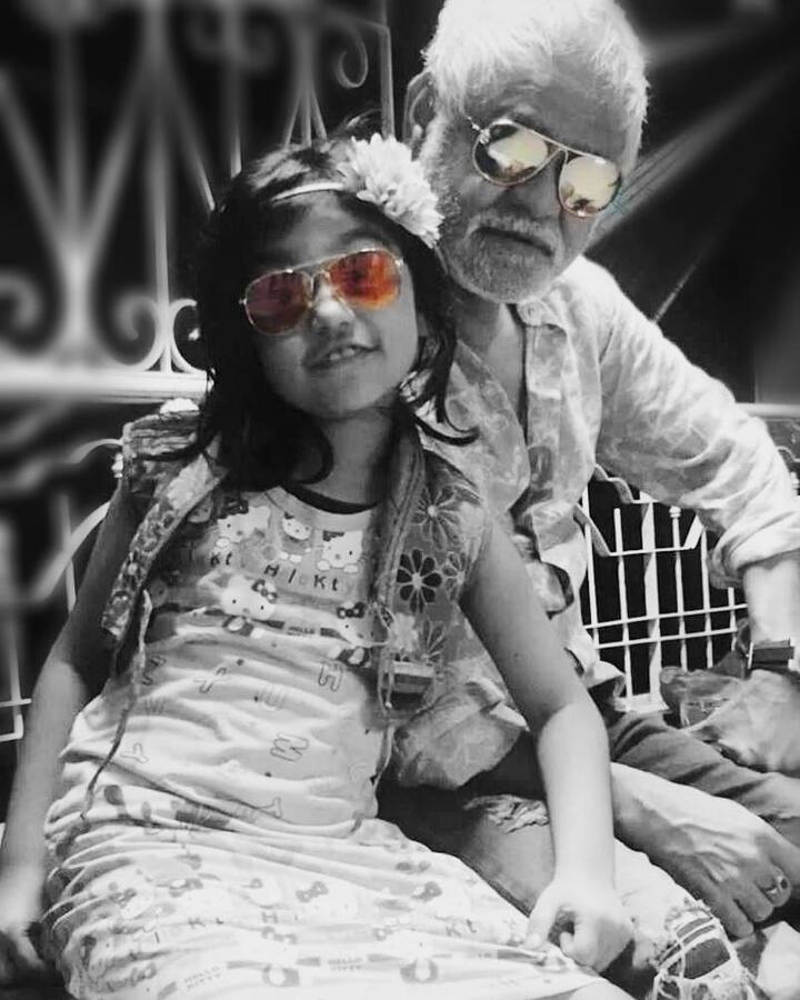 संजय के परिवार में सिविल सर्वेंट थे पर वे अपनी दादी से बहुत इंस्पायर थे जो पटना रेडियो स्टेशन के लिए गाती थी. चूंकि उनकी परवरिश वाराणसी में हुई इसलिए वे छुट्टियों में दादी के पास रहने बिहार आते थे.