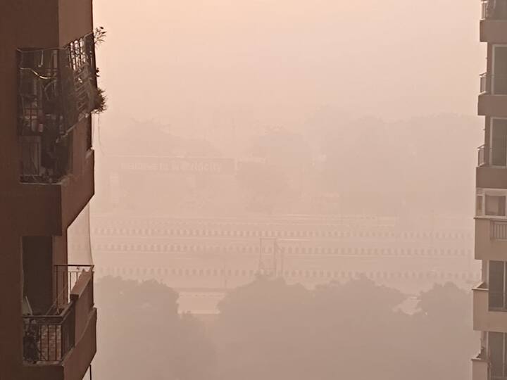After Diwali celebrations, air quality at Delhi-NCR recorded in 'hazardous' category Air Pollution: दिल्ली में पटाखों पर बैन के बावजूद जमकर हुई आतिशबाजी, 'गंभीर' श्रेणी में पहुंची वायु गुणवत्ता
