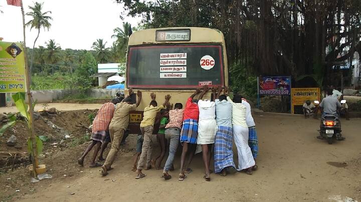 Dharmapuri: The government bus in the hill village was frequently repaired by the public கவர்மெண்ட் பஸ்சு, ஜோரா தள்ளு.. ஐலசா போட்டு பேருந்தை தள்ளிச்சென்ற மலை கிராம மக்கள்