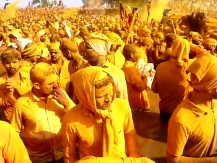 Gurushishya Bheti ceremony was held at Huljanti in the presence of lakhs of devotees Solapur : लाखो भाविकांच्या उपस्थितीचे हुलजंती येथे पार पडला गुरु-शिष्य भेटीचा सोहळा