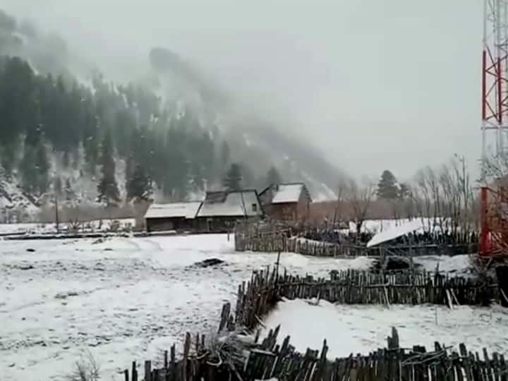 Kashmir Snowfall Video Fresh Snowfall in Higher Reaches of Kashmir Valley Bandipora-Gurez Road closed temporarily Kashmir Snowfall Video: Razdan Pass Shrouded In White, Bandipora-Gurez Road Closed For Movement