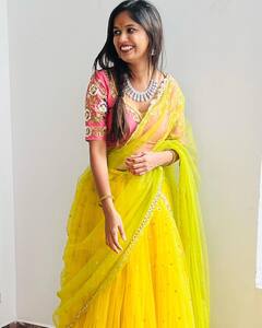 Ariyana Glory Photos: లంగావోణీలో అదిరిందమ్మా అరియానా