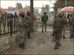 श्रीनगर में SKIMS अस्पताल के पास सुरक्षाबलों पर फायरिंग कर भागे आतंकी, इलाके को घेरा गया, तलाश जारी