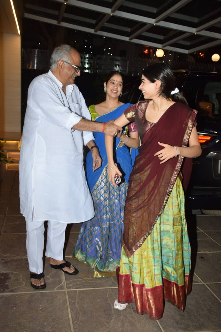 সম্প্রতি সারা আলি খানের সঙ্গে কেদারনাথের মন্দির দর্শনে গিয়েছিলেন জাহ্নবী। তবে দীপাবলির আগেই মায়ানগরীতে ফিরেছেন নায়িকা।