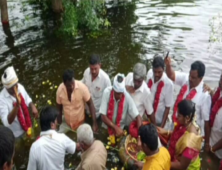 Thiruvannamalai district  32 lakes in   reached full capacity As the lake fills up, Tali silk sarees and processions pay homage to the surplus water in a traditional Tamil accordion procession. வடகிழக்கு பருவமமை எதிரொலி - திருவண்ணாமலையில் 32 ஏரிகள் முழு கொள்ளளவை எட்டியது...!