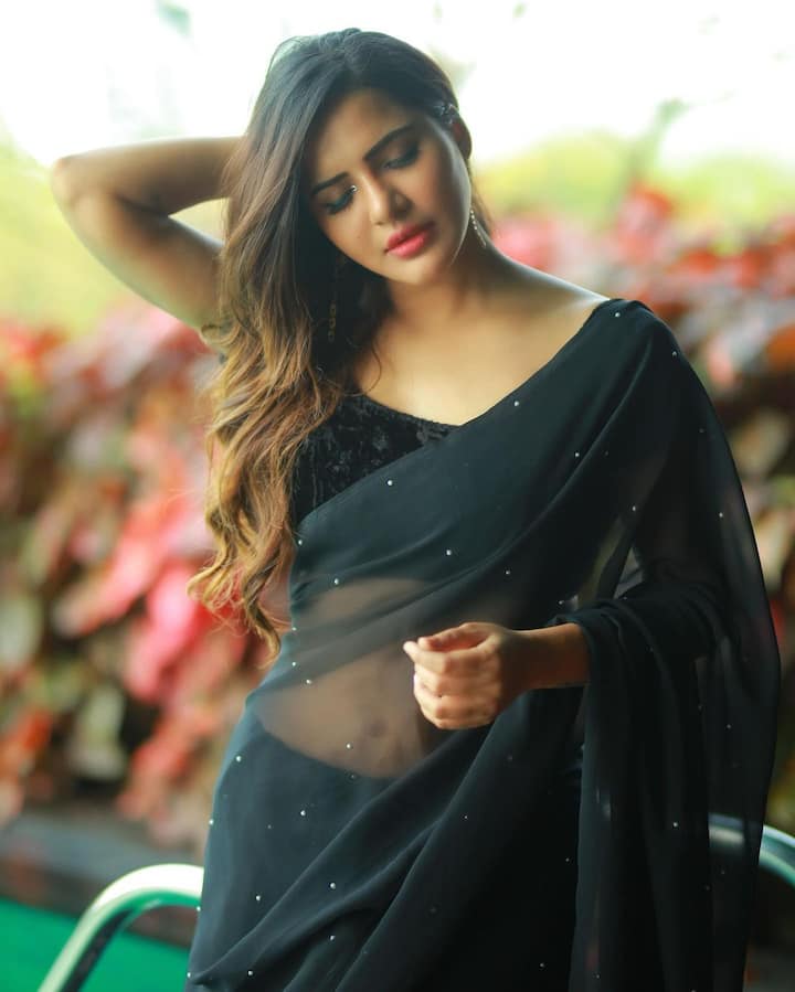 ఇంత బోల్డ్ గా అషురెడ్డి ఇంటర్య్వూ చేయడం ఇదే తొలి (Image credit: Instagram)