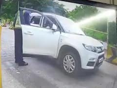 Visakha: టోల్ ప్లాజా సిబ్బందిపై వైఎస్సార్ సీపీ నేతల దాడి