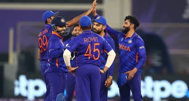पहले बल्लेबाजी करते हुए स्कॉटलैंड ने 17.4 ओवरों में 10 विकेट के नुकसान पर 85 रन बनाए थे. वहीं मैच में गेंद से सर्वश्रेष्ठ प्रदर्शन के लिए रविन्द्र जडेजा को मैन ऑफ द मैच चुना गया. रविन्द्र जडेजा ने मैच के दौरान 4 ओवर में 15 रन देकर 3 विकेट झटके थे.