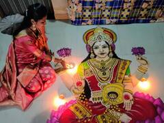 Bhandara : 3D रांगोळीच्या माध्यमातून दिवाळीनिमित्तानं साकारलं माता लक्ष्मीचं सुंदर रूप!