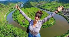 चट्टान फर खड़े होकर फोटो खिंचवा रही थी महिला, 5 सेकेंड में पति की नजरों से हो गई गायब!