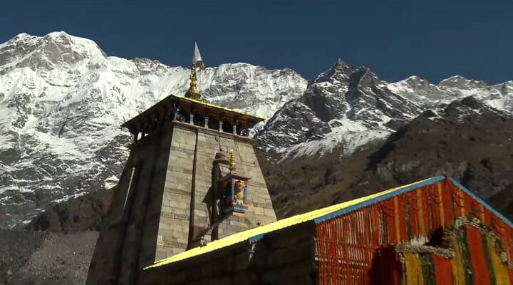 पीएम मोदी ने कहा, हमारा देश तो इतना विशाल है, इतनी महान ऋषि परंपरा है. एक से बढ़कर एक तपस्वी आज भी भारत के हर कोने में आध्यात्मिक चेतना को जगाते रहते हैं. कुछ अनुभव इतने अलौकिक, इतने अनंत होते हैं कि उन्हें शब्दों से व्यक्त नहीं किया जा सकता. बाबा केदारनाथ की शरण में आकर मेरी अनुभूति ऐसी ही होती है.