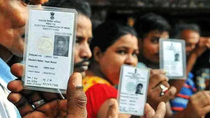 UP Assembly Election 2022 When was the voter ID card with photo started in the country UP Election 2022: देश में फोटो वाले मतदाता पहचान पत्र की शुरूआत कब से हुई?