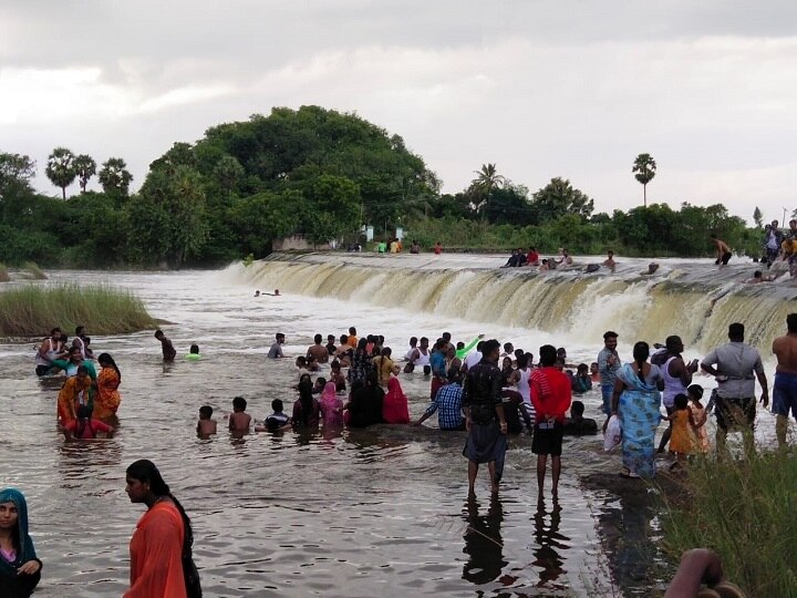 வடகிழக்கு பருவமழையால் விழுப்புரத்தில் உருவான மினி குற்றாலம் - குதுகலமாக குளிக்கும் பொதுமக்கள்...!