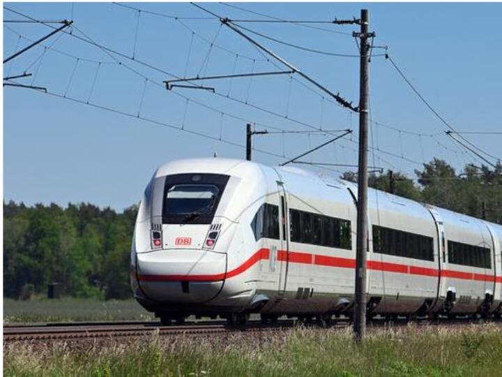 Germany Knife Attack: Passengers inside a moving train in Germany were attacked with a knife, many injured, attacker arrested Germany Knife Attack: जर्मनी में चलती ट्रेन के भीतर यात्रियों पर चाकू से हमला, कई लोग घायल, हमलावर गिरफ्तार
