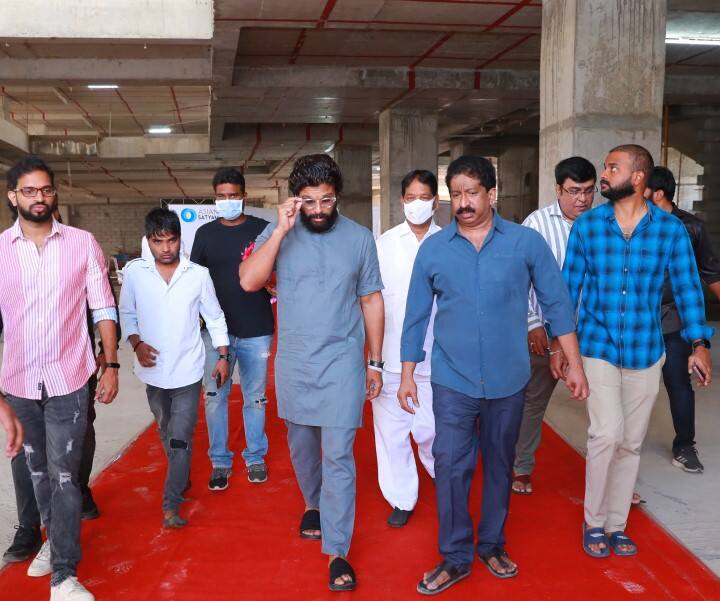 ఈ కార్యక్రమంలో బన్నీతోపాటు నారాయణ్ దాస్ నారంగ్, సునీల్ నారంగ్ తదితరులు పాల్గొన్నారు.