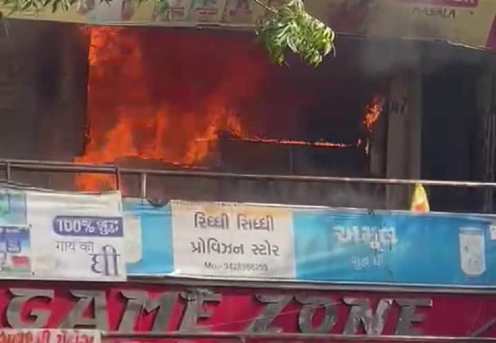 Ahmedabad : ભુયંગદેવમાં કરિયાણાની દુકાનમાં ફાટી નીકળી આગ, વેપારીને હોસ્પિટલ ખસેડાયા Ahmedabad : fire break out in provisional store at Bhuyangdev Ahmedabad : ભુયંગદેવમાં કરિયાણાની દુકાનમાં ફાટી નીકળી આગ, વેપારીને હોસ્પિટલ ખસેડાયા