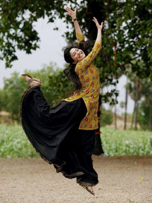 என் மனதில் வந்தவனே என் உயிராய் ஆனவனே