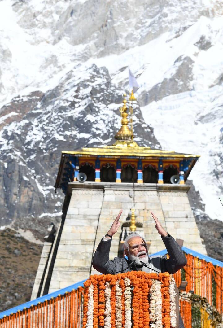 உத்தராகண்ட் மாநிலத்தில் உள்ள புகழ்ப்பெற்ற கேதர்நாத் கோவிலுக்குச் சென்றார் பிரதமர் மோடி