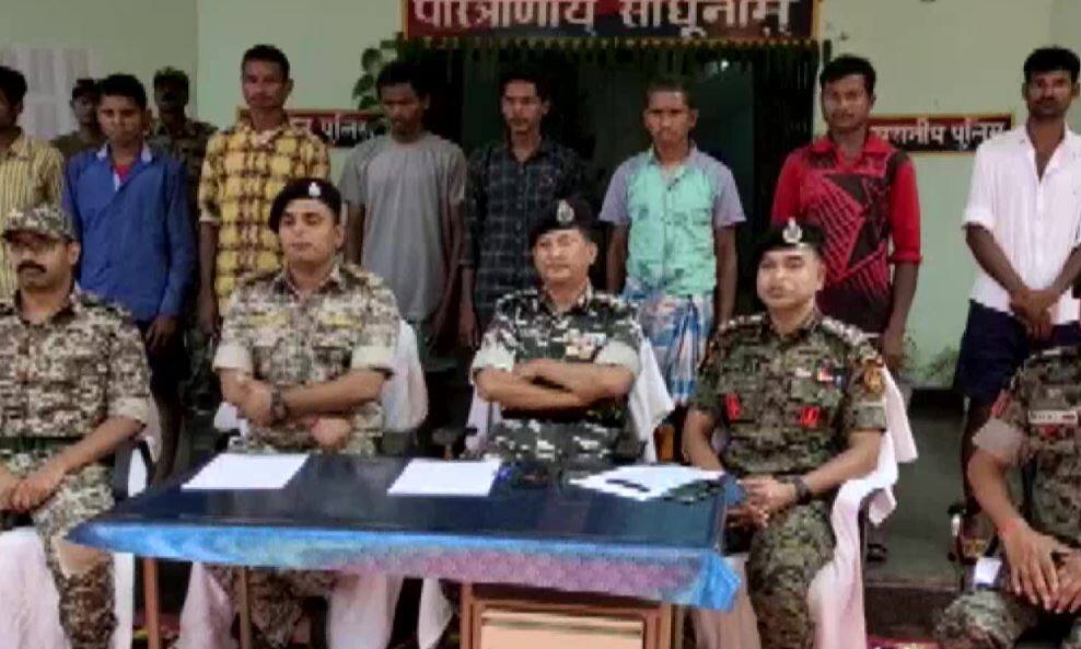 Chhattisgarh Police & CRPF Arrest 8 Naxals, 'IEDs, Explosives & Objectionable Literature' Recovered Chhattisgarh Police & CRPF Arrest 8 Naxals, 'IEDs, Explosives & Objectionable Literature' Recovered