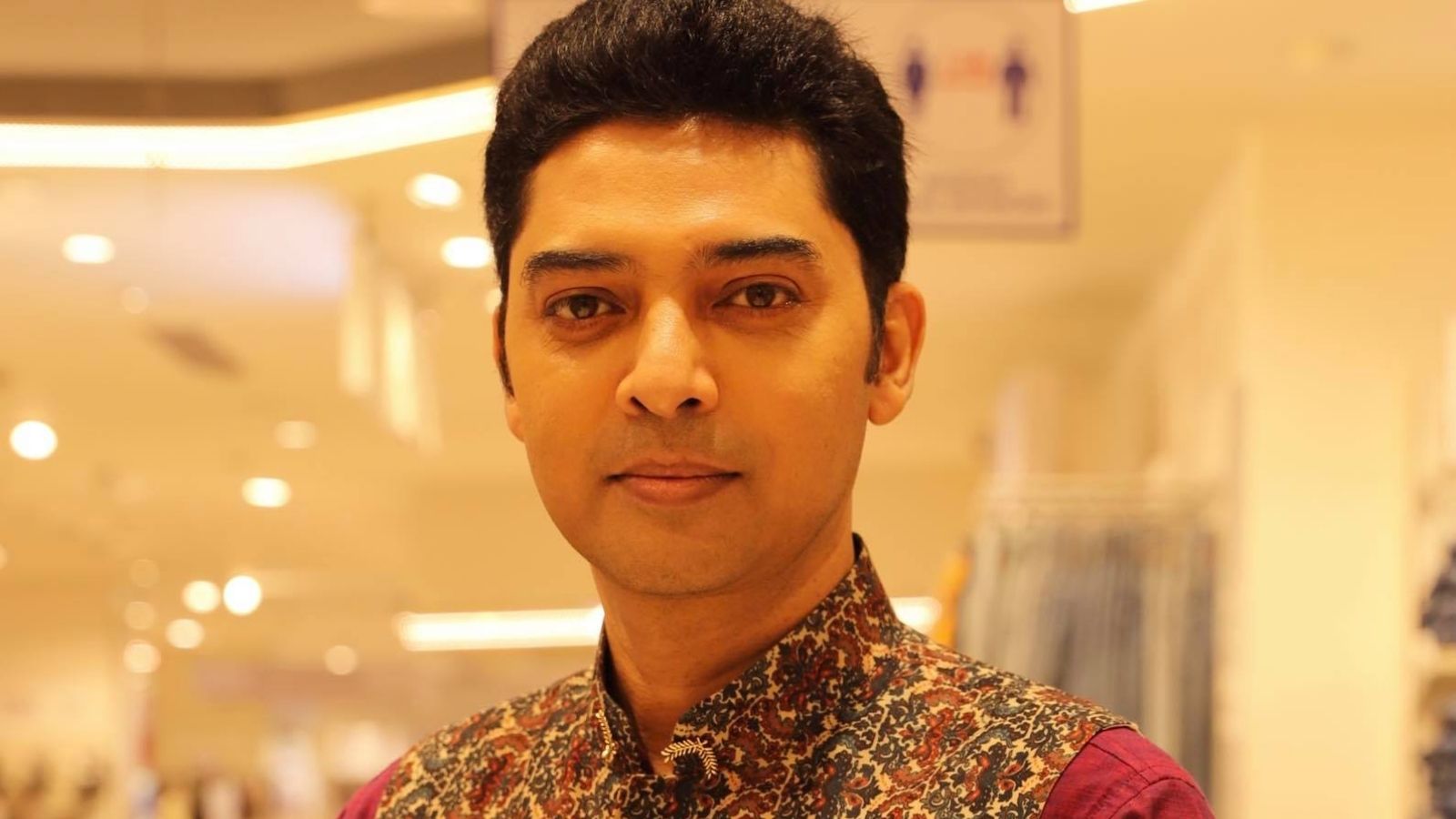 Bengali television, bhaswar chaterjee, Star Jalsha, Zee Bangla Bhaswar Chatterjee Update: Actor Bhaswar Chatterjee Celebrates The Rituals  Of Bhai Dooj With The People Of Red Light Area | Bhaswar Chatterjee Update:  কথা রাখলেন, ভাইফোঁটা নিতে যৌনকর্মীদের কাছে পৌঁছলেন ...