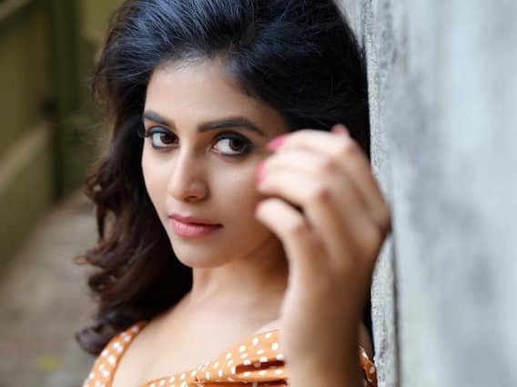 Anjali Pics: ఎన్నడూ లేనంతగా అందాలు ఆరబోసిన అంజలి.. ఫొటోలు వైరల్ Anjali Pics: ఎన్నడూ లేనంతగా అందాలు ఆరబోసిన అంజలి.. ఫొటోలు వైరల్