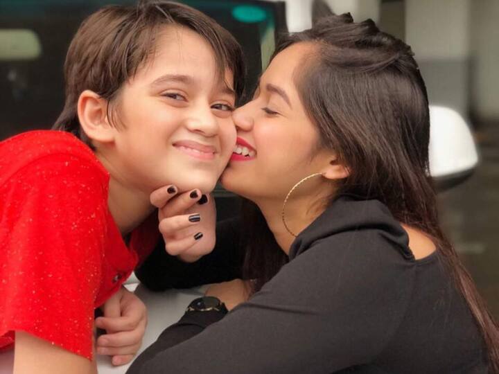 Jannat Zubair-Ayaan Zubair:हालांकि दोनों सोशल मीडिया पर काफी पॉपुलर हैं और एक दूसरे के साथ बहुत सारे पोस्ट शेयर करते हैं, लेकिन कम लोग ही जानते हैं कि जन्नत और अयान भाई-बहन हैं.