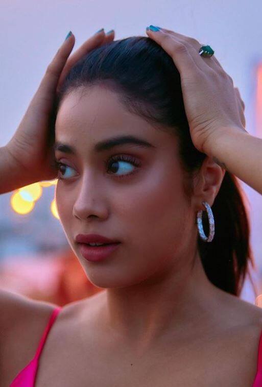 முரட்டு தமிழச்சி உன்னை சுத்தி ஒரு இருட்டு திரை தைச்சி