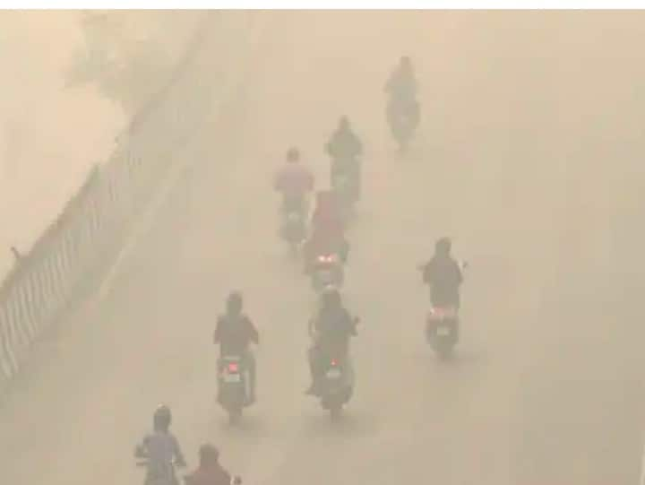 Delhi NCR Covered In Smog, Capital's AQI Reaches 530. Studies Suggests Covid-19 Lasts Longer In Polluted Air மூச்சுத் திணறும் தலைநகர் டெல்லி: 530 ஆக காற்றின் தரம் குறைவு... புகைப்படங்களே சாட்சி!