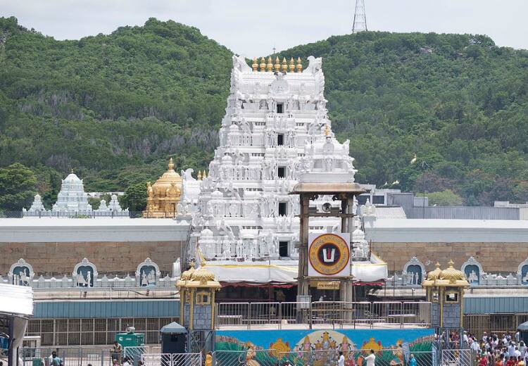 Tirumala Tirupati Devasthanam cancels VIP darshan on November 13,14,15 due to Southern Zonal Council meet திருப்பதியில் விஐபி தரிசனம் ரத்து: தேவஸ்தானம் அறிவிப்புக்கு காரணம் இது தான்!