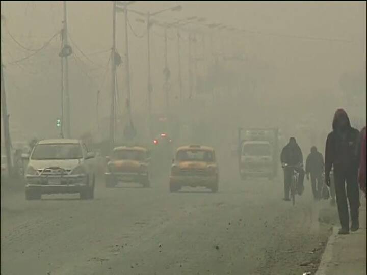 কালীপুজো কাটতেই শহরে শীতের আমেজ। সকালে কুয়াশার চাদরে মোড়া শহর।