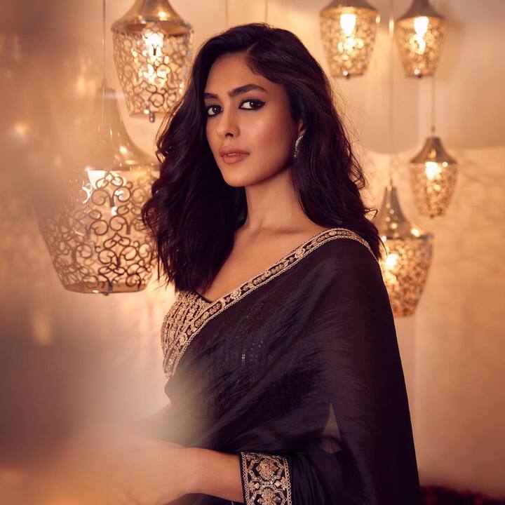 Mrunal Thakur gives 'Girl Next Door' vibes in a classic black saree