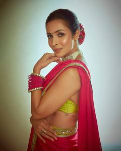 पिंक साड़ी-ग्रीन ब्लाउज में ऐसा चमका Malaika Arora का हुस्न, देखने वालों की खुली रह गईं आंखें
