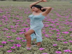 பூக்களே சற்று ஓய்வெடுங்கள்...  ஸ்ருஷ்டி டாங்கே புகைப்படங்கள்