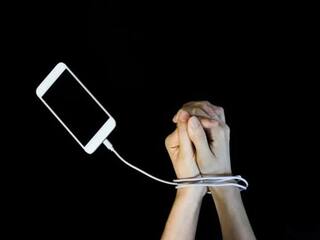 13-year-old Maha boy, addicted to mobile chat app, leaves home found in Goa days later வீட்டை விட்டு வெளியேறணும்.. சாட்டிங் செயலியில் டாஸ்க் - ஓடிய சிறுவன்.. தேடிப்பிடித்த போலீஸ்!