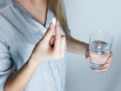 Pills With Cold Water: చల్లటి నీరు లేదా కూల్ డ్రింక్‌, కాఫీలతో మాత్రలు వేసుకోవచ్చా?