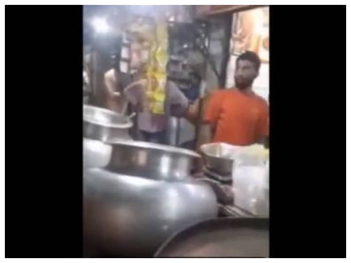 Delhi Crime: दिवाली पर मुस्लिम दुकानदार को धमकाने का वीडियो वायरल, अब दिल्ली पुलिस ने उठाया ये कदम
