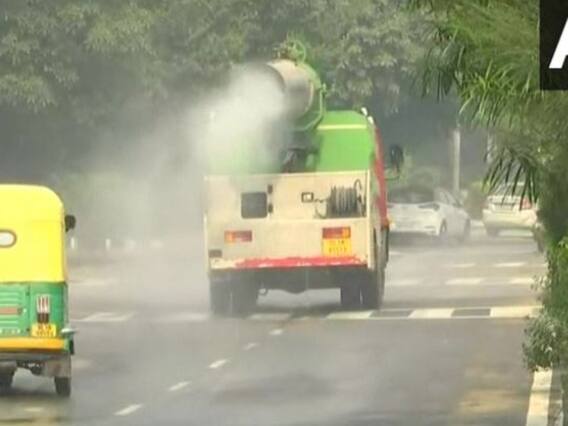 Delhi Pollution: प्रदूषण को देखते हुए दिल्ली सरकार ने सड़कों पर पानी छिड़कना किया शुरू, बड़ी स्मॉक गनें लगाई गई Delhi Pollution: प्रदूषण को देखते हुए दिल्ली सरकार ने सड़कों पर पानी छिड़कना किया शुरू, बड़ी स्मॉक गनें लगाई गई