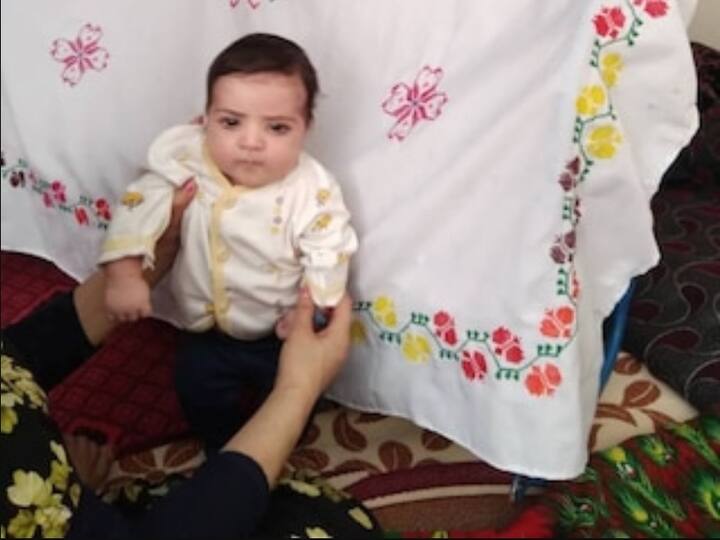 Baby handed to U.S. soldiers in chaos of Afghanistan airlift still missing அமெரிக்க ராணுவ வீரரிடம் ஒப்படைக்கப்பட்ட குழந்தை நிலை என்ன? ஆப்கனில் தவிக்கும் பெற்றோர்!