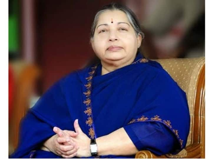 Jayalalithaa Assets in Karnataka Special Court Steps should be taken to auction Bangalore City Civil Court order Jayalalitha Assets: முன்னாள் முதலமைச்சர் ஜெயலலிதாவின் புடவைகள், செருப்புகள் உள்ளிட்ட உடைமைகளை ஏலம் விட கர்நாடக நீதிமன்றம் உத்தரவு..!