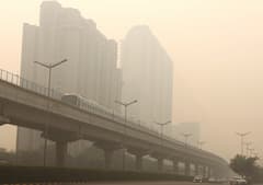 IN PICS | Delhi NCR Covered In Smog, Capital's AQI Reaches 530. Studies Suggests Covid-19 Lasts Longer In Polluted Air