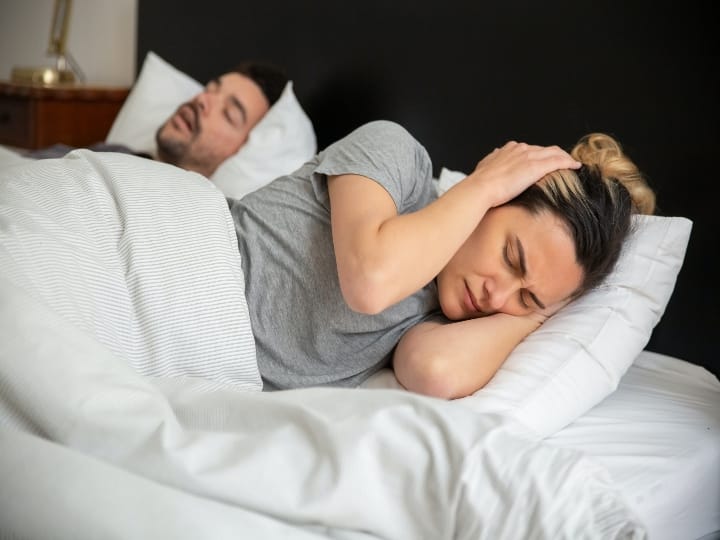 To prevent or quiet snoring, try these tips Snoring: మీ గురక వల్ల ఇంట్లో వాళ్లు ఇబ్బంది పడుతున్నారా... ఇలా చేసి చూడండి